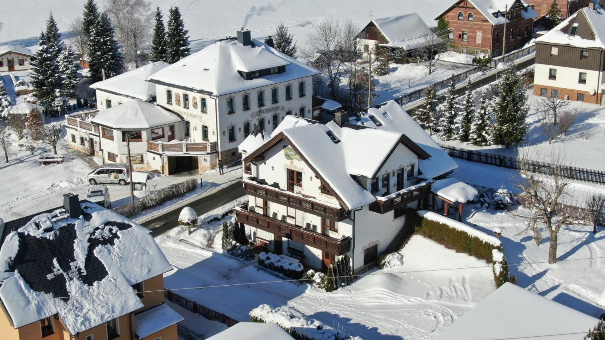 Hotel Alpenhof Markneukirchen Exterior foto